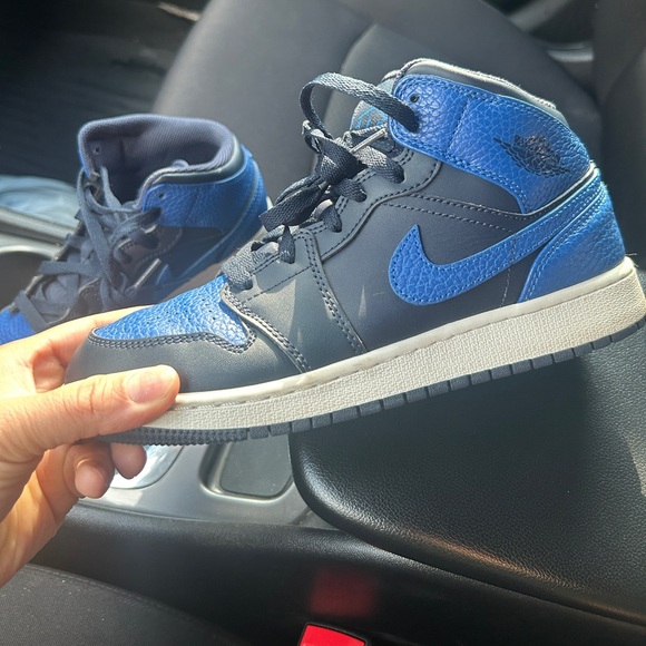 Jordan Mid 1s - Picture 5 of 5